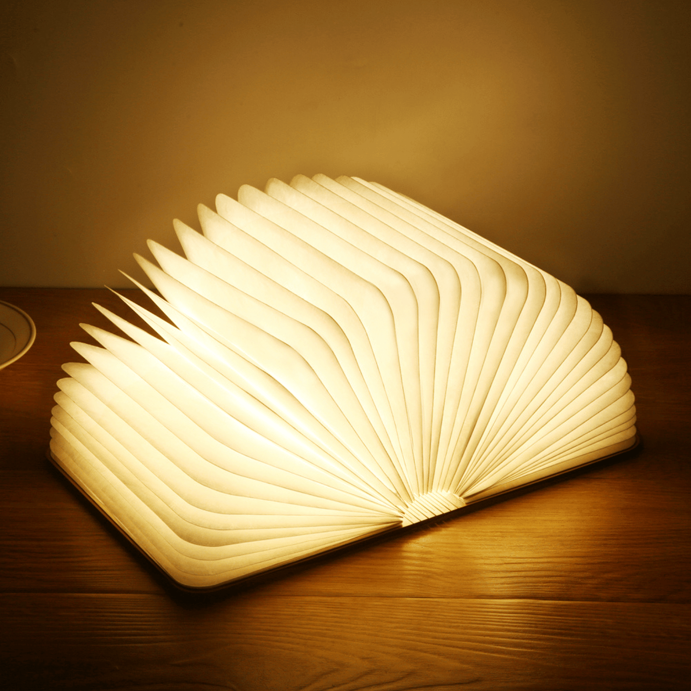Luca Wireless Folding Book Lamp - Skaldo & Malin